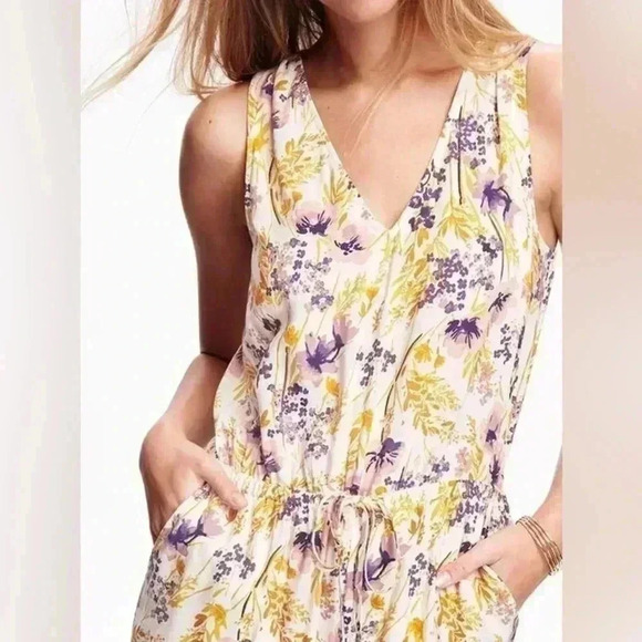 BUNDLE: Florals 🌺 Jumpsuit and Dress - Picture 1 of 11